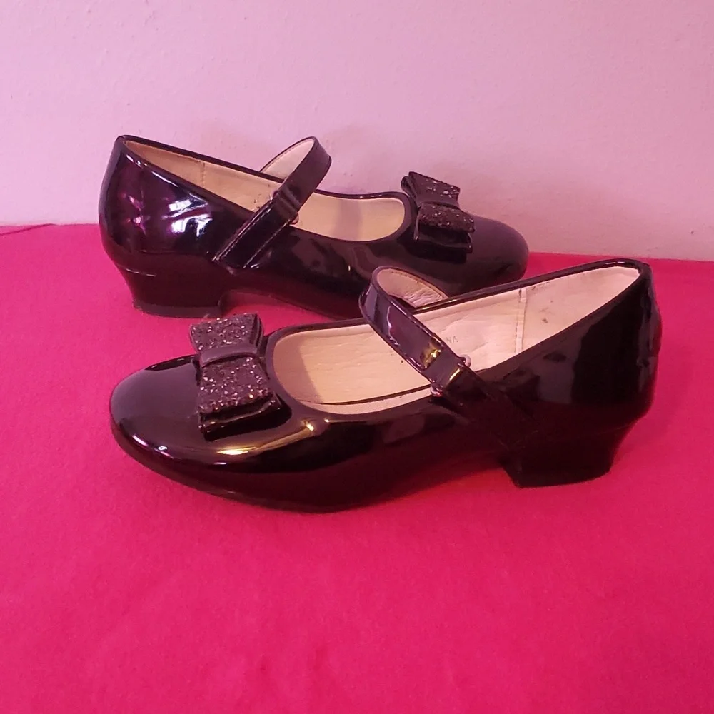 Girls Black Patent Leather Dress Shoes With Bow